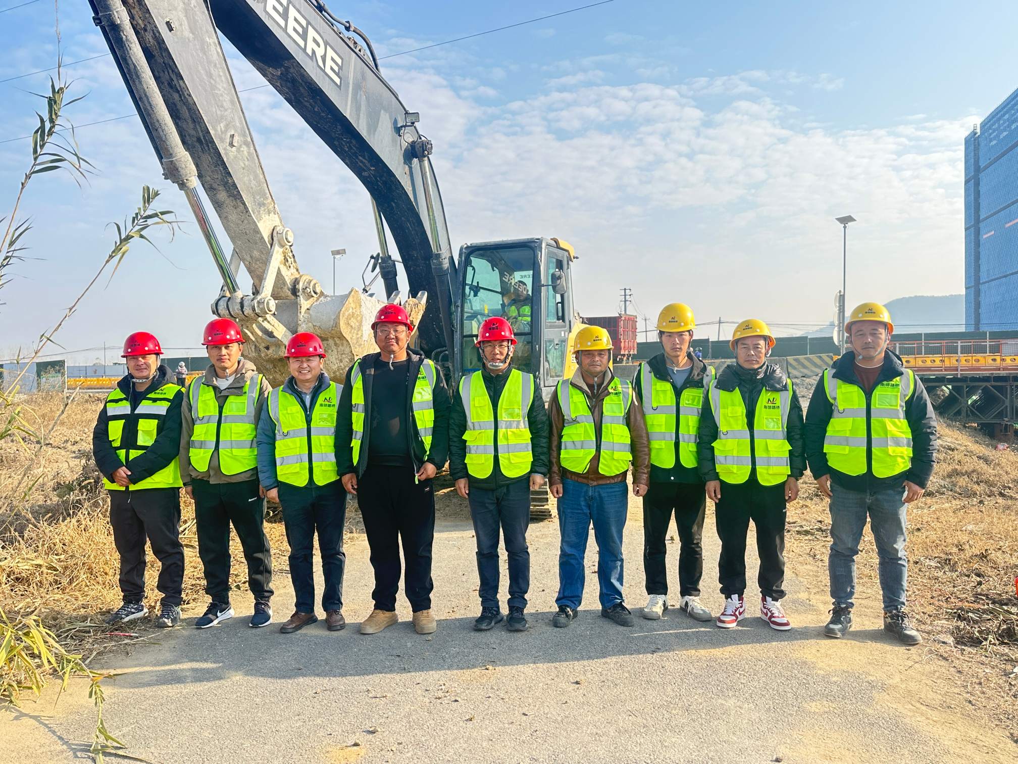 1765875680663369.jpg 1765875680663369.jpg